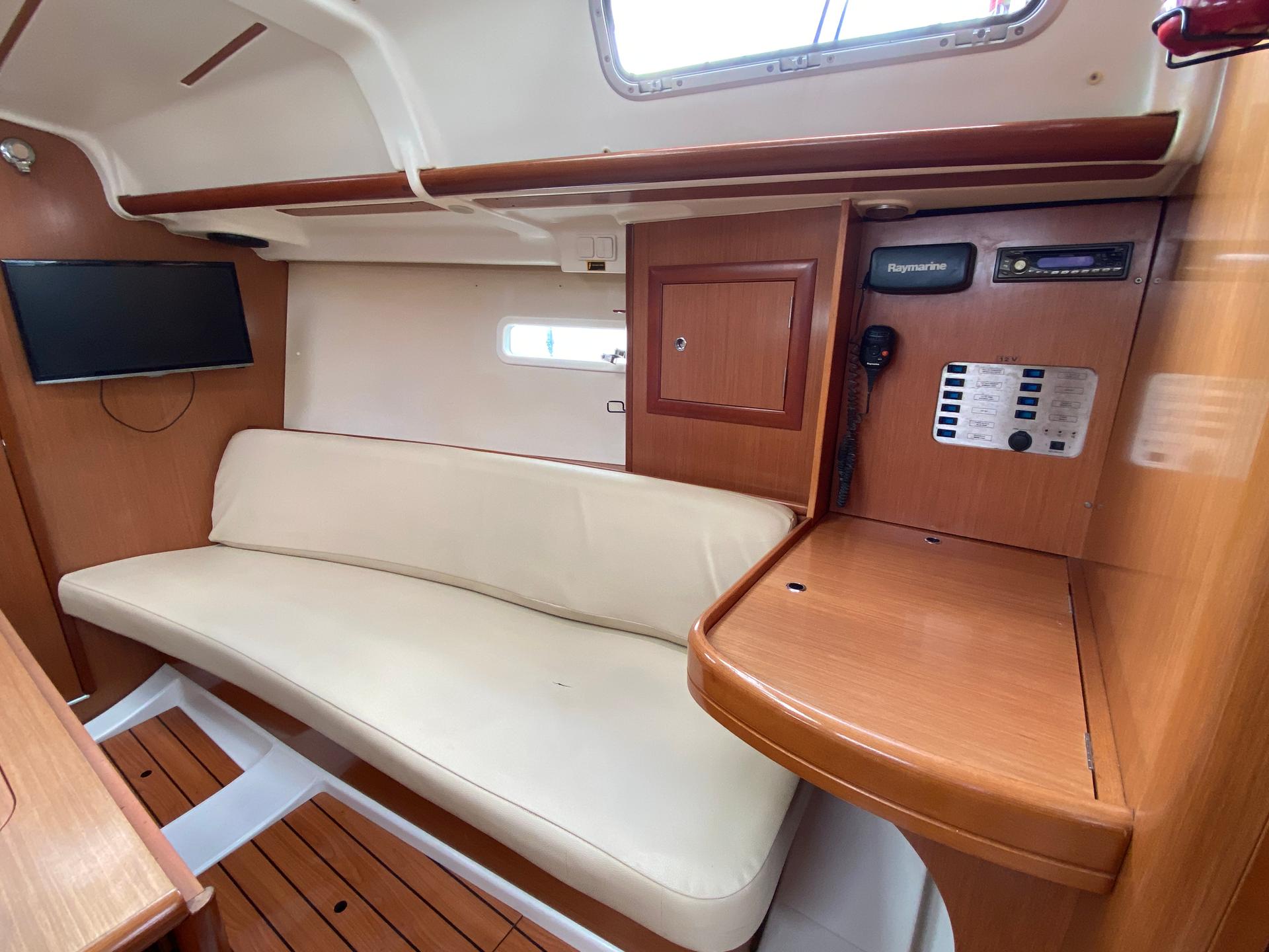 slider 7 Beneteau Oceanis 323 Clipper